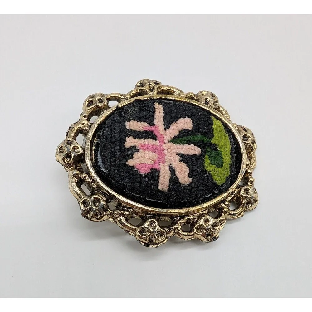 Needlepoint Flower Gold Tone Cameo Brooch Pin Pendant Vintage